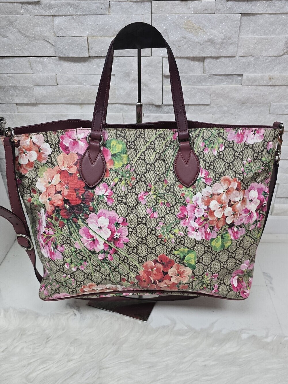 Gucci Floral GG Supreme Canvas Tote in Pink and Burgundy - Picture 5 of 15